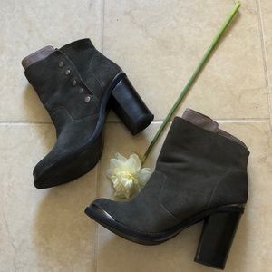 Zigi Girl Gray booties with Zipper and Buttons